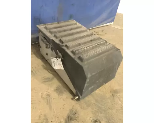 INTERNATIONAL 9400I BATTERY BOX