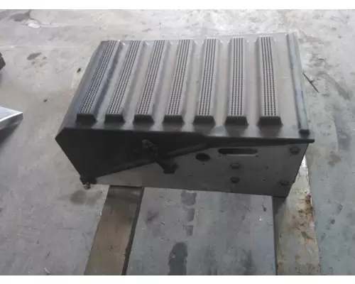 INTERNATIONAL 9400I BATTERY BOX