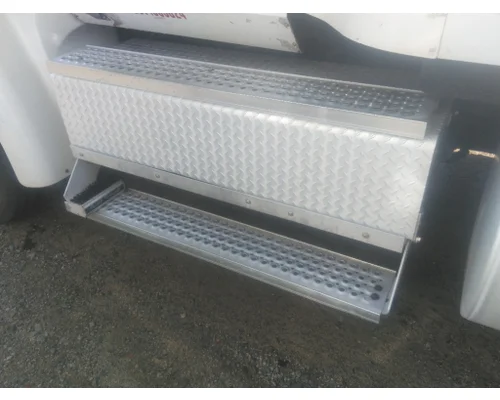 INTERNATIONAL 9400I BATTERY BOX