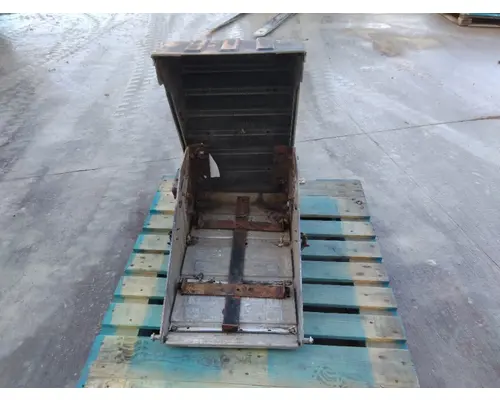 INTERNATIONAL 9400I BATTERY BOX