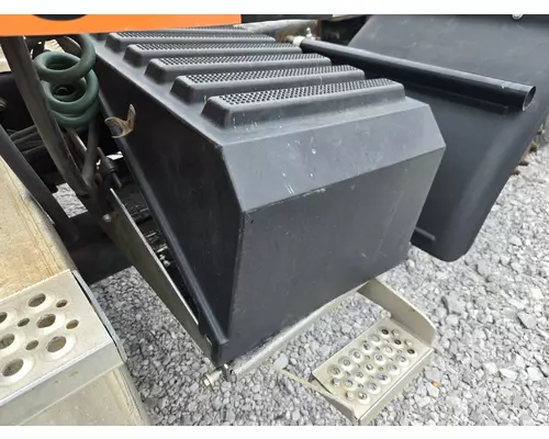 INTERNATIONAL 9400I Battery BoxTray