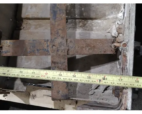 INTERNATIONAL 9400I Battery Box