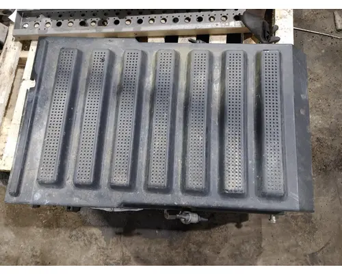 INTERNATIONAL 9400I Battery Box