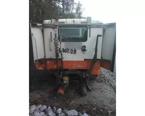 INTERNATIONAL 9400I CAB CLIP