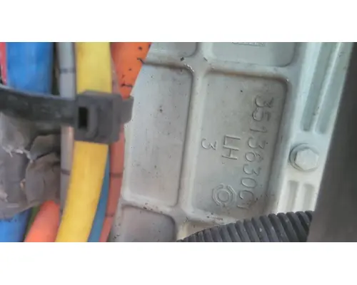 INTERNATIONAL 9400I CAB MOUNT,BRACKET
