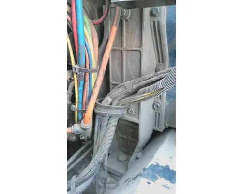 INTERNATIONAL 9400I CAB MOUNT,BRACKET