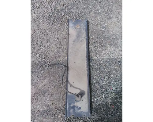 INTERNATIONAL 9400I CAB SKIRT FILLER PANEL