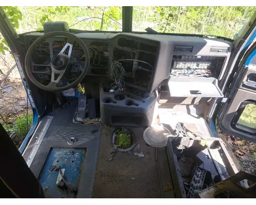 INTERNATIONAL 9400I Cab Mount