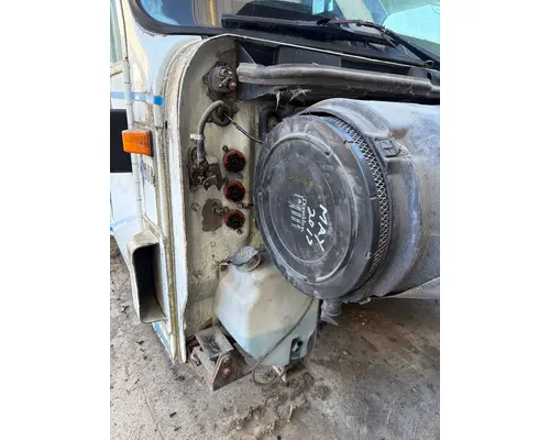 INTERNATIONAL 9400I Cab Mount