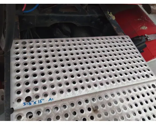 INTERNATIONAL 9400I DECK (CATWALK) STEP