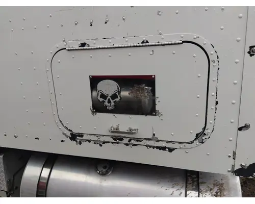 INTERNATIONAL 9400I DOOR, COMPARTMENT