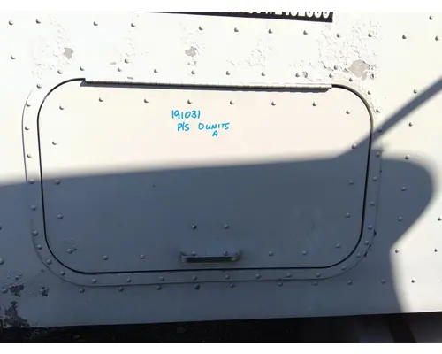 INTERNATIONAL 9400I DOOR, COMPARTMENT