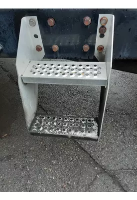 INTERNATIONAL 9400I FRAME STEP