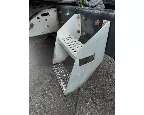 INTERNATIONAL 9400I FRAME STEP