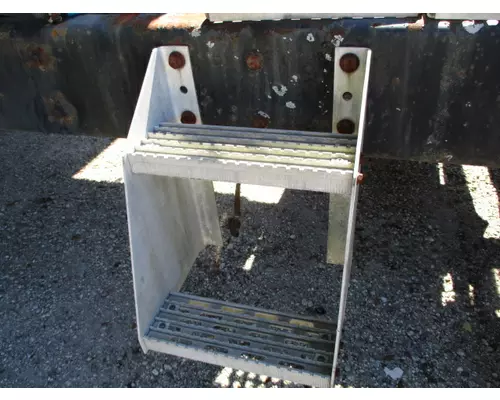 INTERNATIONAL 9400I FRAME STEP