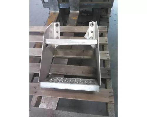 INTERNATIONAL 9400I FRAME STEP