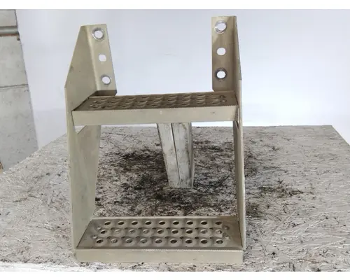 INTERNATIONAL 9400I FRAME STEP