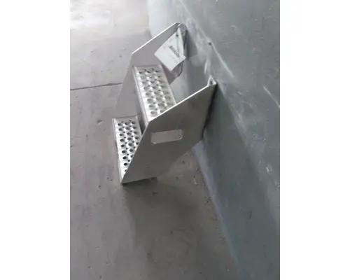 INTERNATIONAL 9400I FRAME STEP