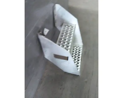 INTERNATIONAL 9400I FRAME STEP