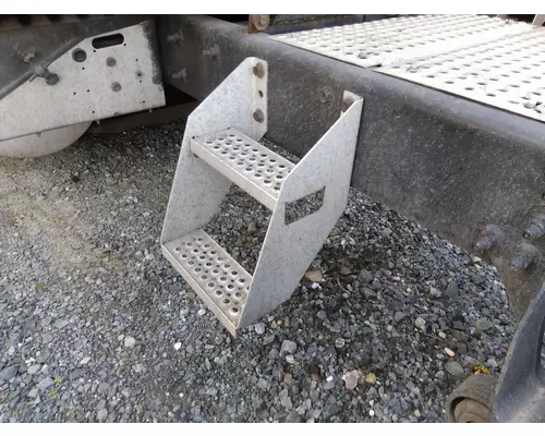 INTERNATIONAL 9400I FRAME STEP