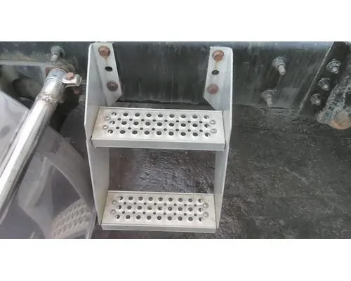 INTERNATIONAL 9400I FRAME STEP