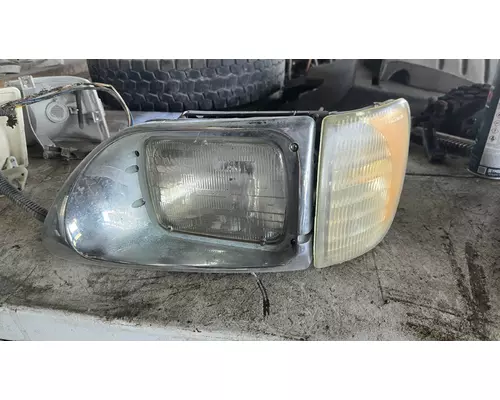 INTERNATIONAL 9400I Headlamp Assembly