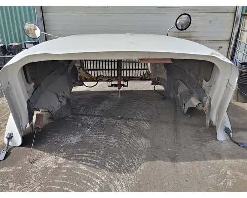 INTERNATIONAL 9400I Hood