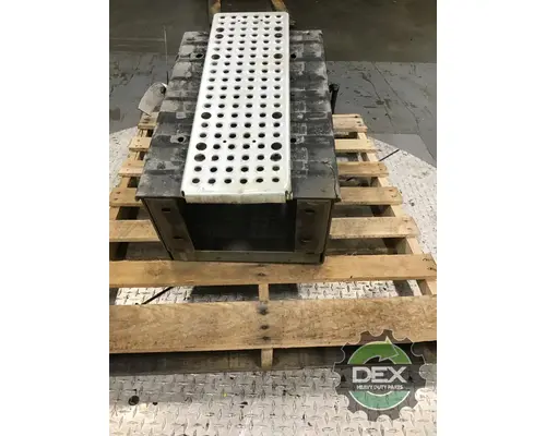 INTERNATIONAL 9400 Battery Box