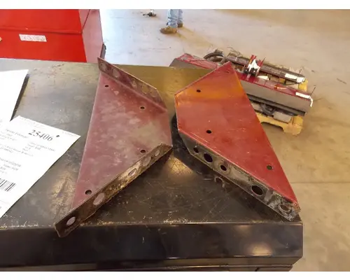 INTERNATIONAL 9400 Brackets, Misc.