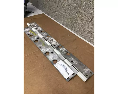 INTERNATIONAL 9400 DOOR HINGE