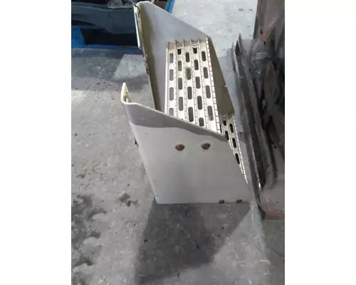 INTERNATIONAL 9400 FRAME STEP