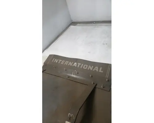 INTERNATIONAL 9400 Fender