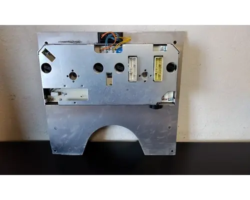 INTERNATIONAL 9400 GAUGE CLUSTER