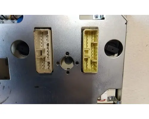 INTERNATIONAL 9400 GAUGE CLUSTER