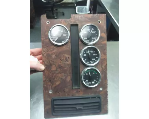 INTERNATIONAL 9400 GAUGE CLUSTER