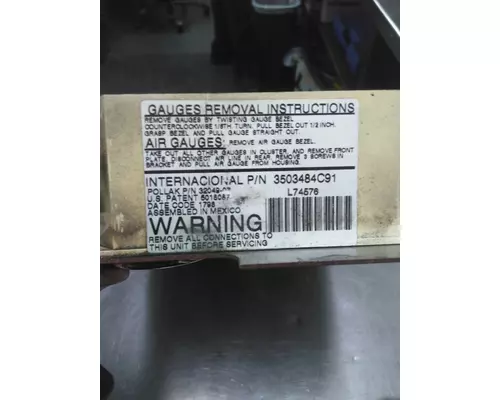 INTERNATIONAL 9400 GAUGE CLUSTER