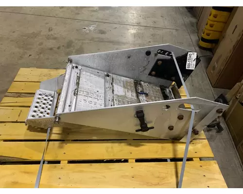 INTERNATIONAL 9400i Battery Box