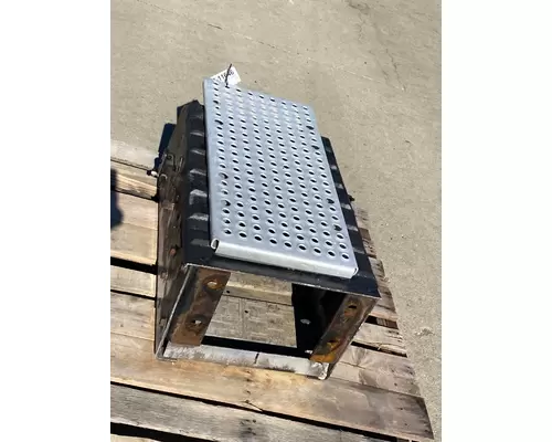 INTERNATIONAL 9400i Battery Box