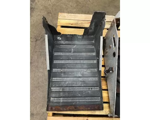 INTERNATIONAL 9400i Battery Box