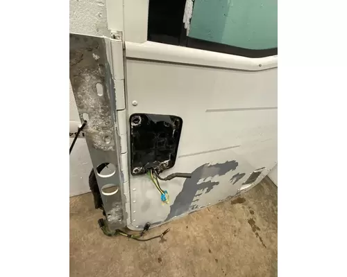 INTERNATIONAL 9400i Door Assembly, Front