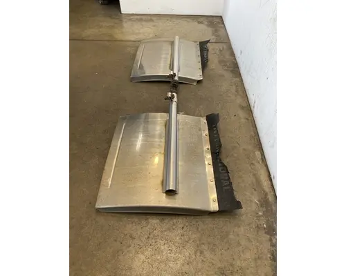 INTERNATIONAL 9400i Fender Extension