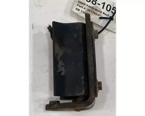 INTERNATIONAL 9400i Hood Hinge