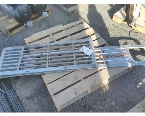 INTERNATIONAL 9670 1981-1988 GRILLE