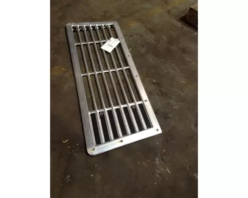 INTERNATIONAL 9670 1981-1988 GRILLE