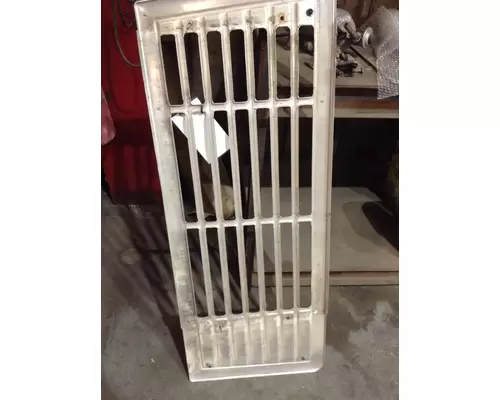 INTERNATIONAL 9670 1981-1988 GRILLE