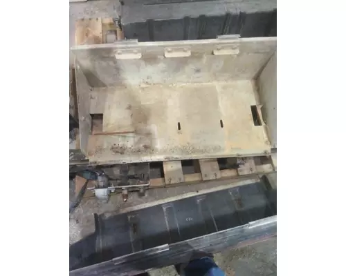 INTERNATIONAL 9670 BATTERY BOX