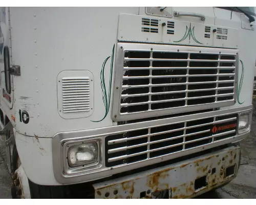 INTERNATIONAL 9670 Grille