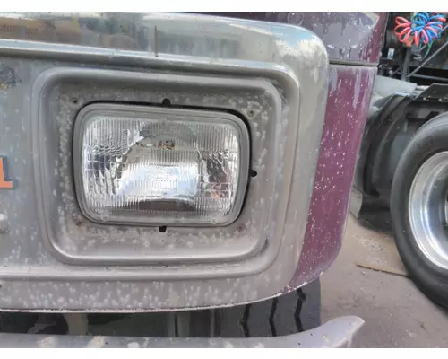 INTERNATIONAL 9670 HEADLAMP ASSEMBLY