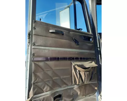 INTERNATIONAL 9700 DOOR ASSEMBLY, FRONT