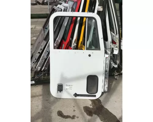 INTERNATIONAL 9700 DOOR ASSEMBLY, FRONT